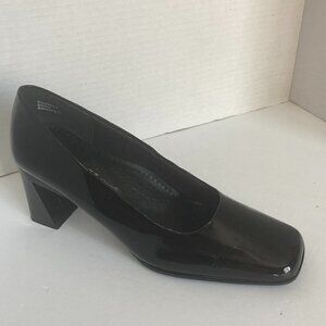 Highlights SZ 8W Black patent square toe block heel pumps vintage